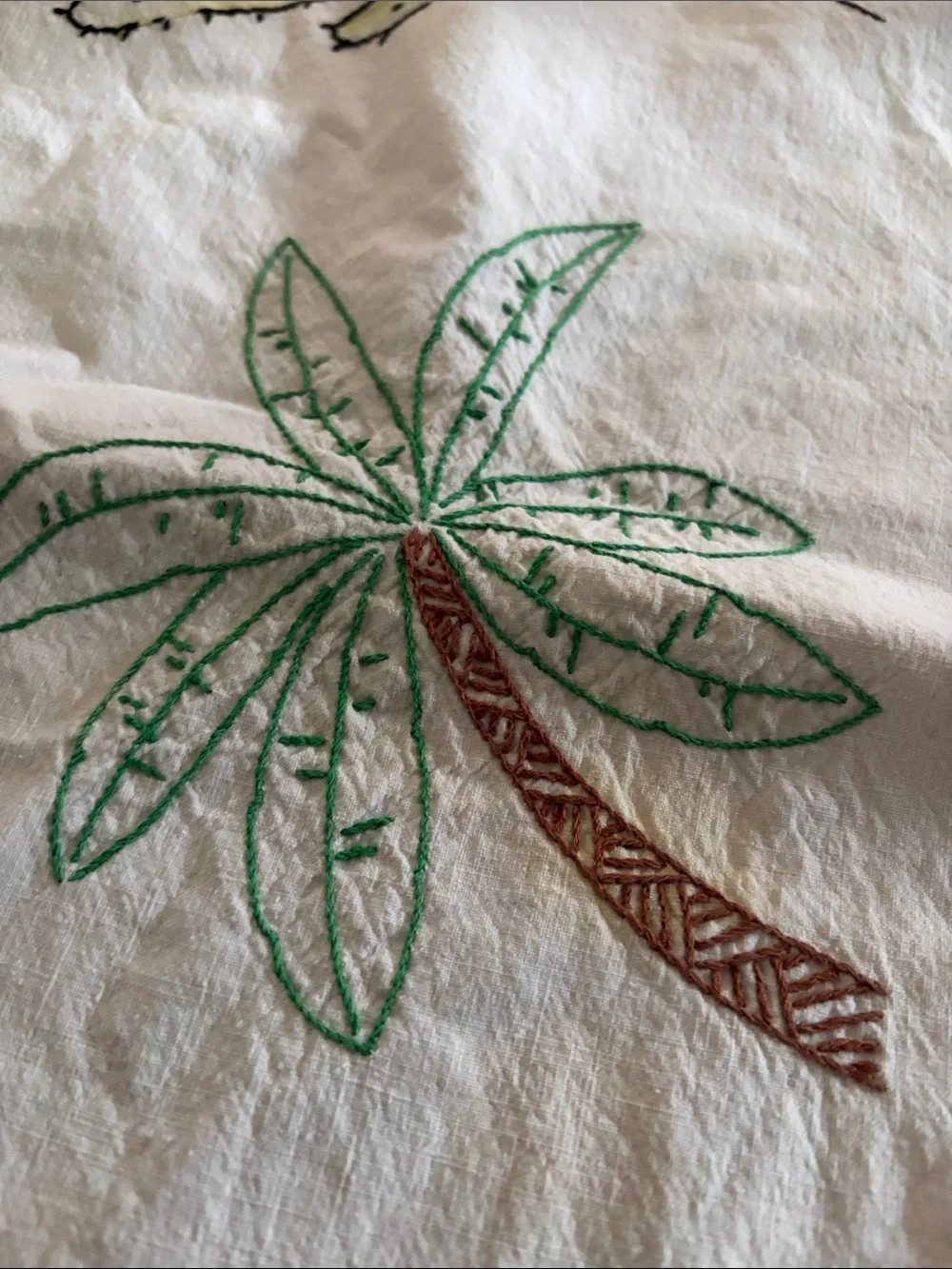Vintage-Style White Cotton Tablecloth with Multicolor Southwestern Print